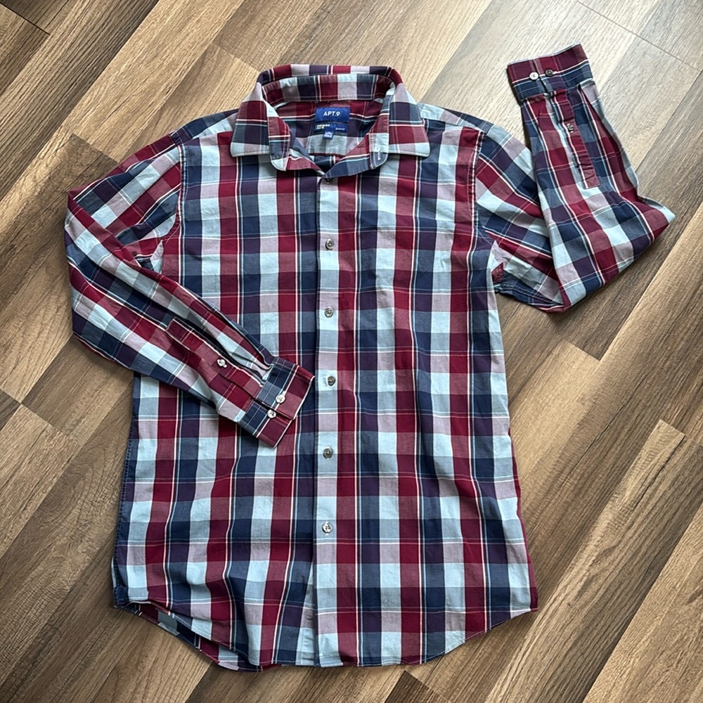 Men’s Apt. 9 dress shirt. Premier flex slim fit